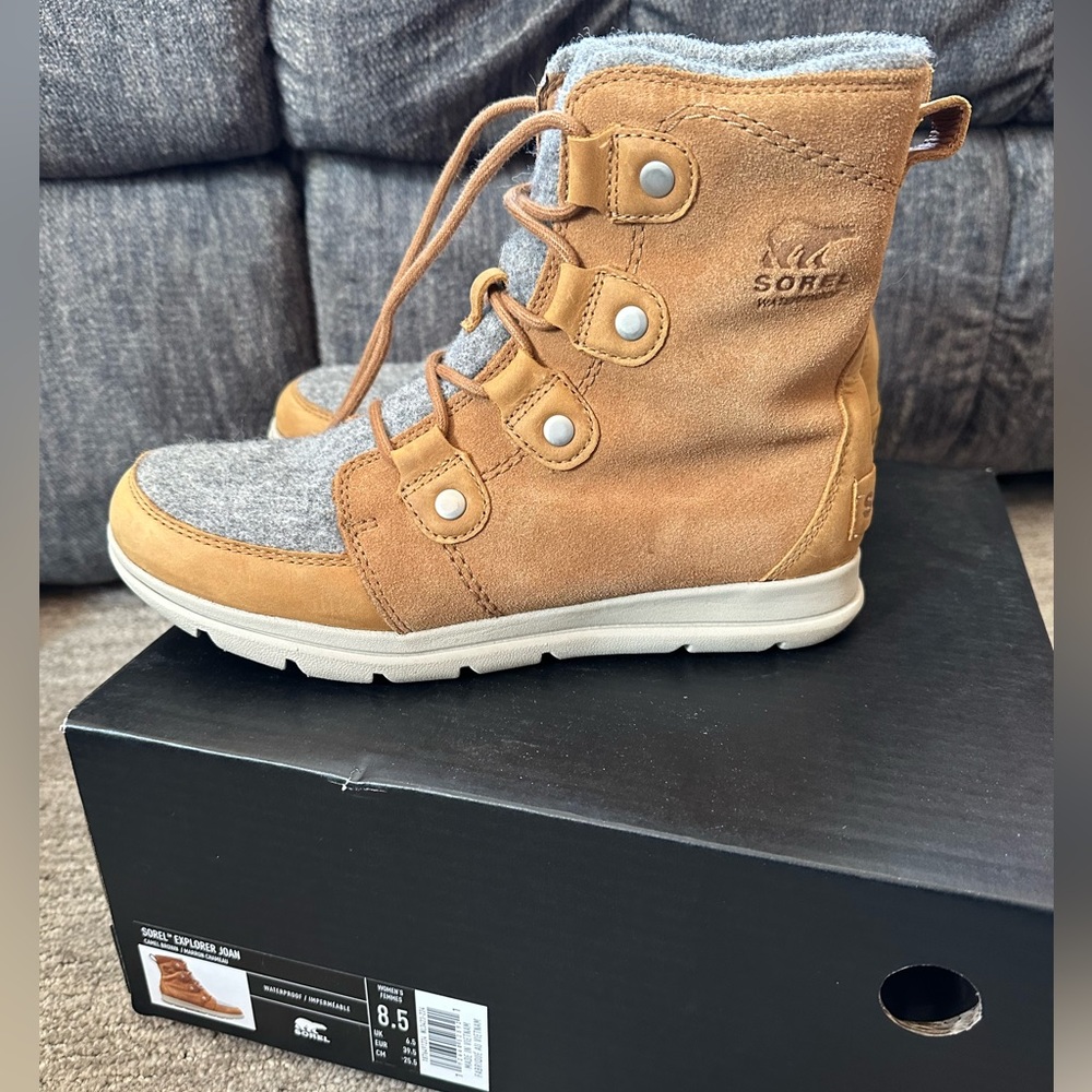 Sorel Explorer Joan size 8.5.